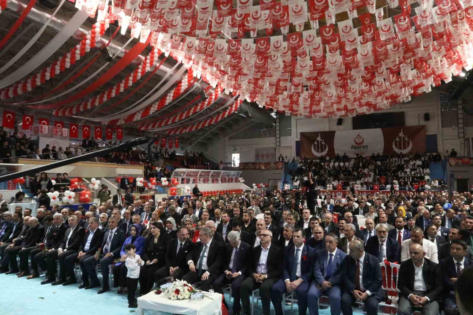 BBP Genel Başkanı Destici, Kocaeli’deki kongrede İsmail Türüt ile sahneye çıkıp türkü söyledi 5 bbp genel baskani destici kocaelideki kongrede ismail turut ile sahneye cikip turku soyledi 1 fErVge8R