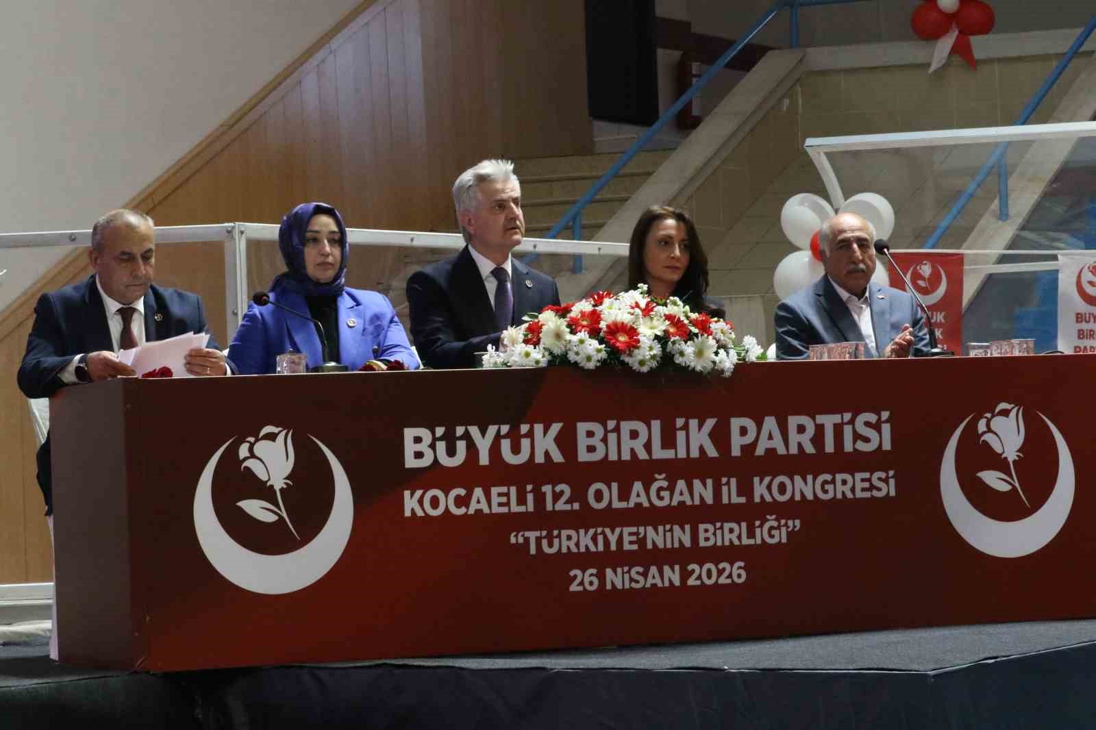 BBP Genel Başkanı Destici, Kocaeli’deki kongrede İsmail Türüt ile sahneye çıkıp türkü söyledi 9 bbp genel baskani destici kocaelideki kongrede ismail turut ile sahneye cikip turku soyledi 5 Nr5pVMJ4
