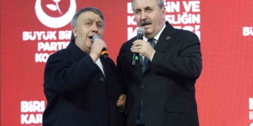 bbp-genel-baskani-destici-kocaelideki-kongrede-ismail-turut-ile-sahneye-cikip-turku-soyledi-fj6kAVhH.jpg