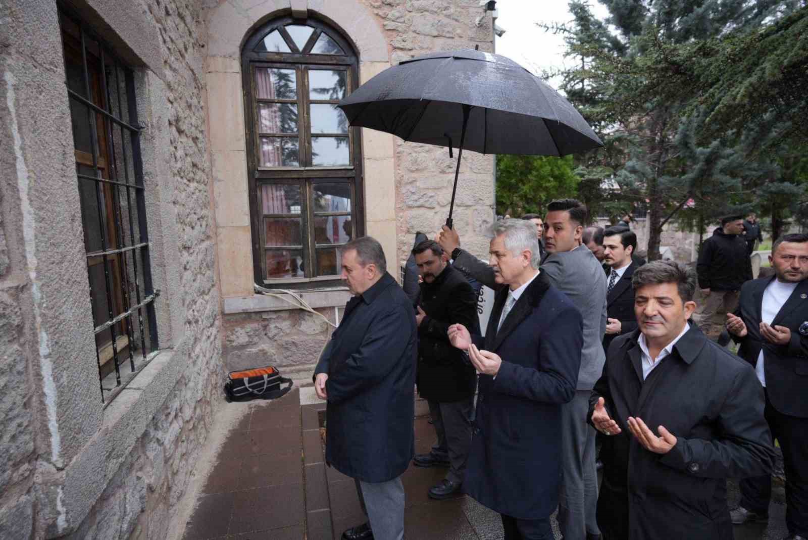 BBP Genel Başkanı Destici, Muhsin Yazıcıoğlu’nun kabrini ziyaret etti 4 bbp genel baskani destici muhsin yazicioglunun kabrini ziyaret etti 0 UeXlSC3c