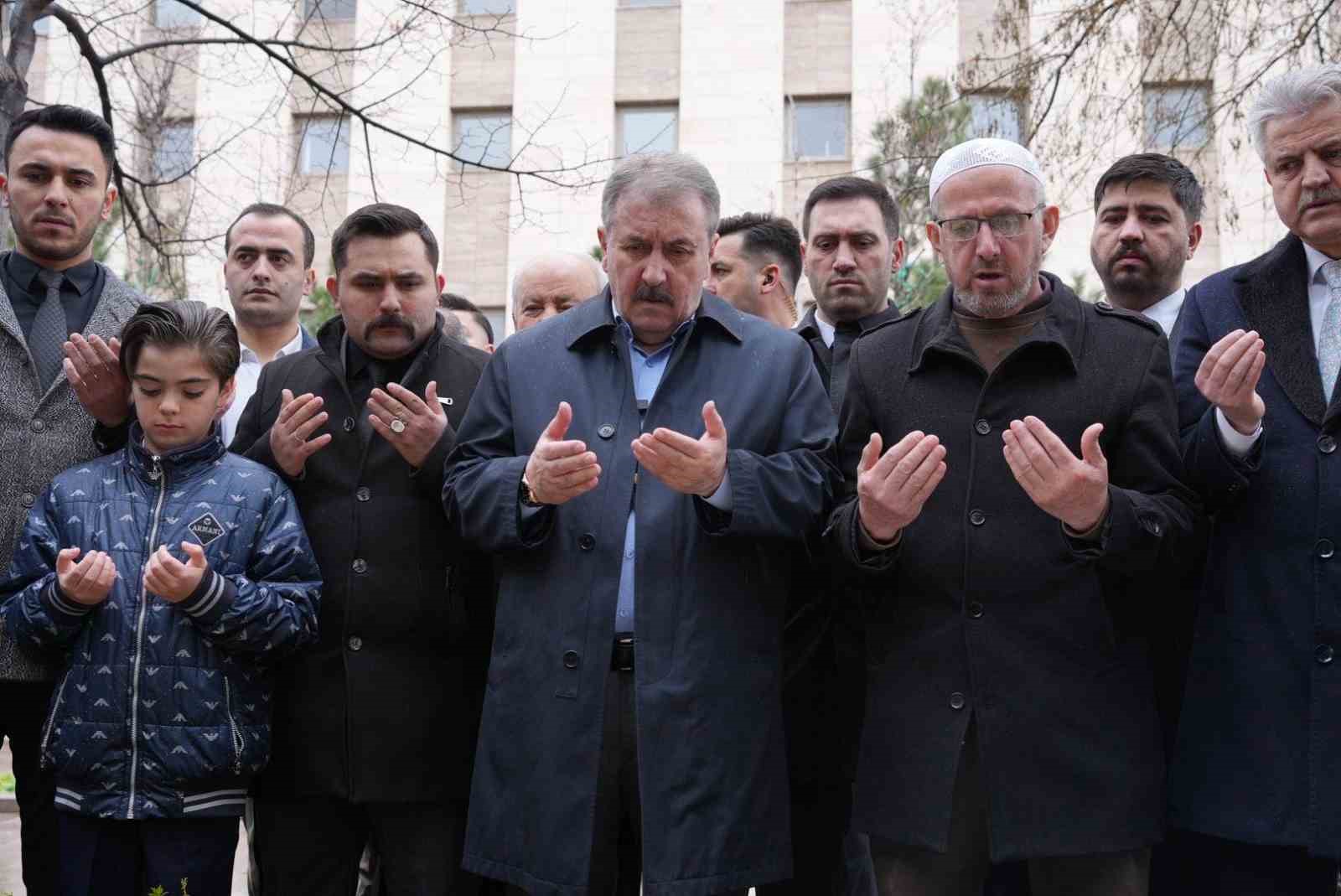 BBP Genel Başkanı Destici, Muhsin Yazıcıoğlu’nun kabrini ziyaret etti 5 bbp genel baskani destici muhsin yazicioglunun kabrini ziyaret etti 1 UqHVMF1E