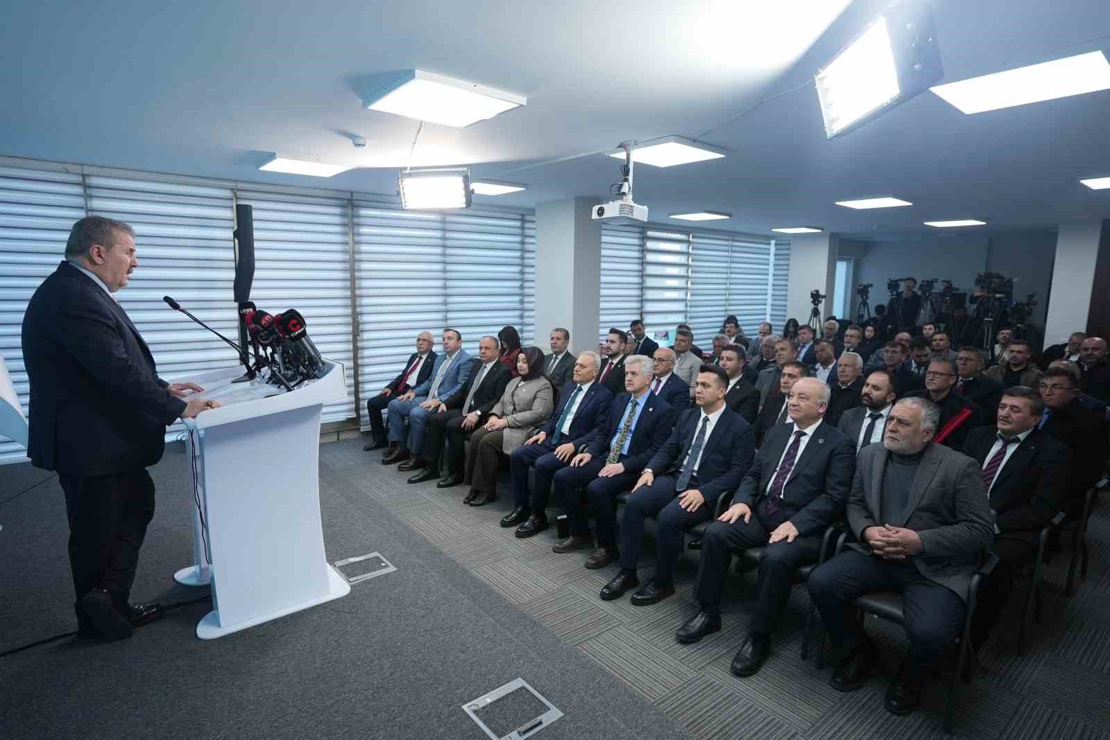bbp genel baskani destici savas mi var bu ulkede de chp baris konferansi duzenledi