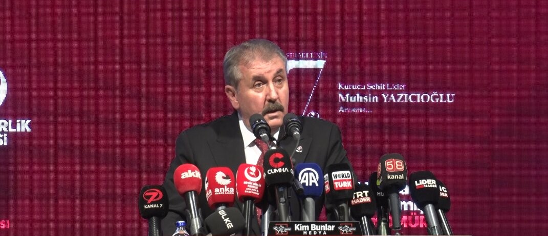 bbp lideri destici muhsin yazicioglu bizim sadece genel baskanimiz degil o bizim dava arkadasimizdir 5IOOS1ES
