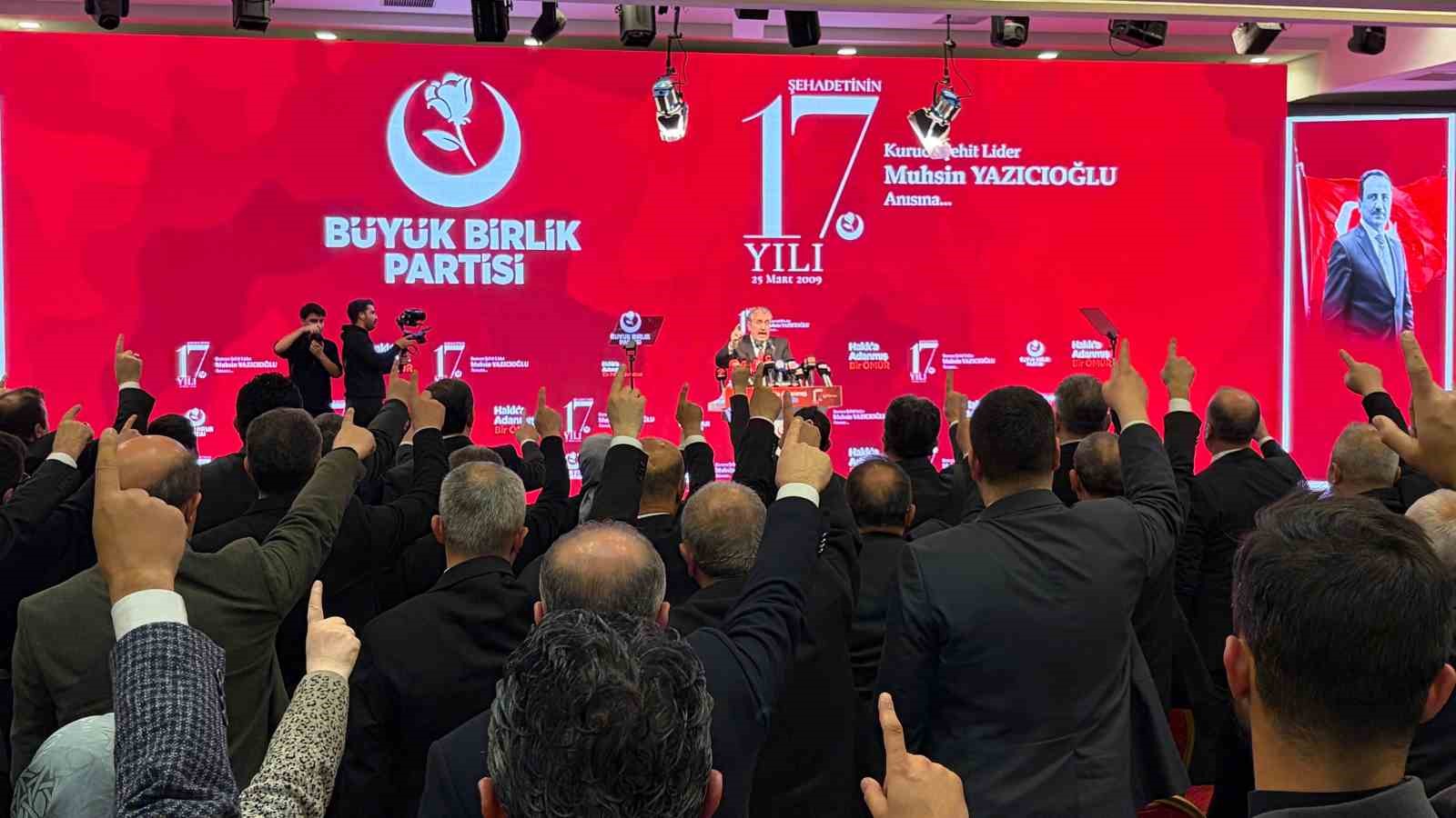 bbp lideri destici muhsin yazicioglu bizim sadece genel baskanimiz degil o bizim dava arkadasimizdir APqpNfuW
