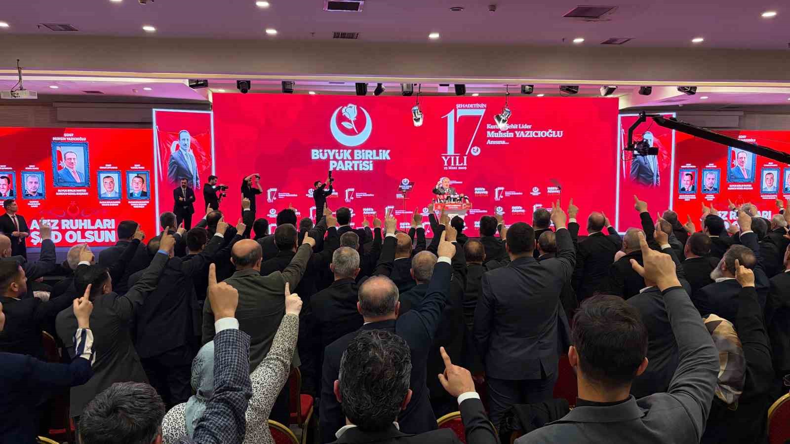 bbp lideri destici muhsin yazicioglu bizim sadece genel baskanimiz degil o bizim dava arkadasimizdir E8ryOGQF