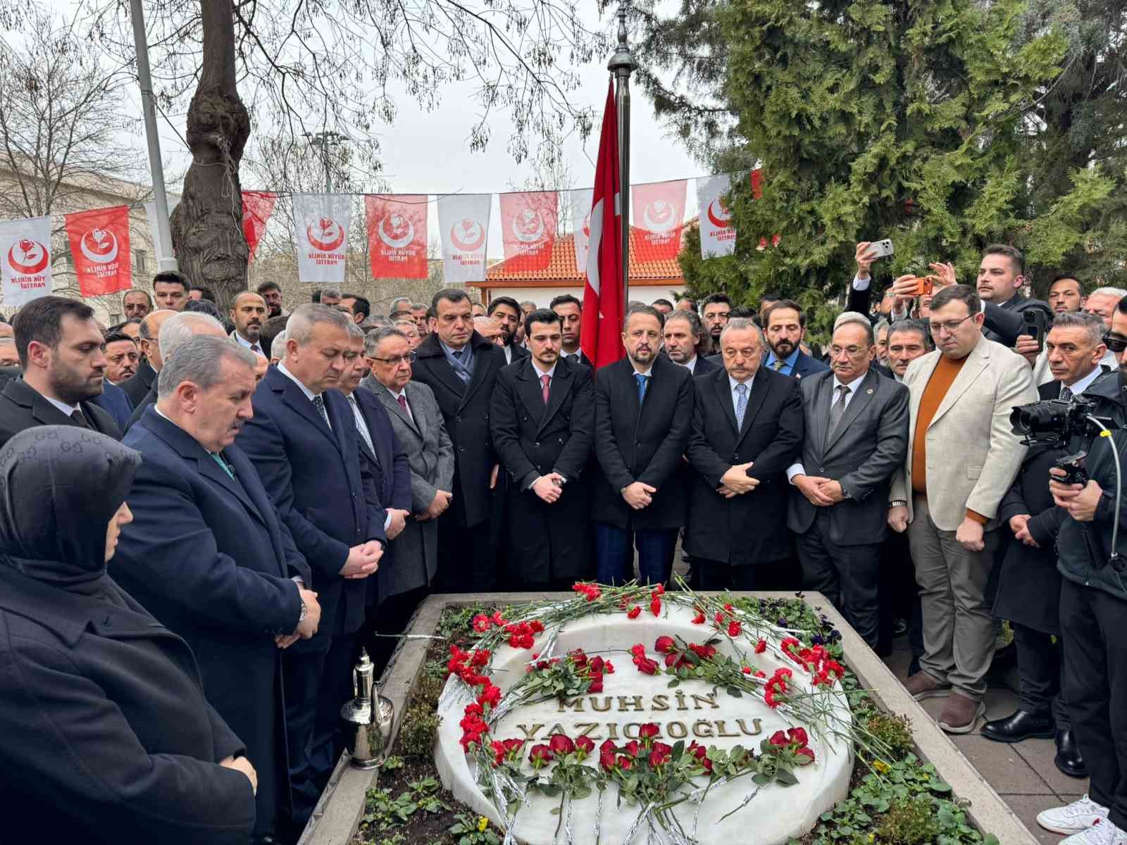 bbpnin 33uncu kurulus yil donumunde muhsin yazicioglu kabri basinda anildi 0 d2k3SuXr