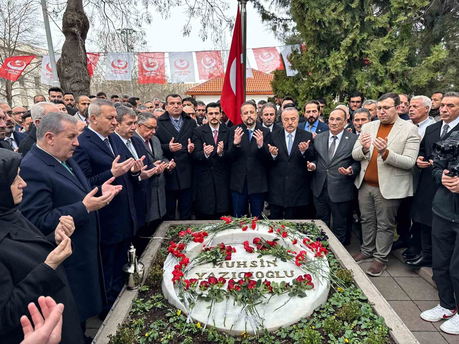 bbpnin 33uncu kurulus yil donumunde muhsin yazicioglu kabri basinda anildi 2 ZXwIKvjK