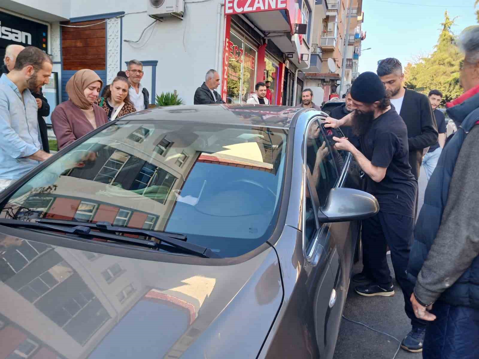 bebek arabada kilitli kaldi genc anne buyuk korku yasadi 1 tKQ53Wmm