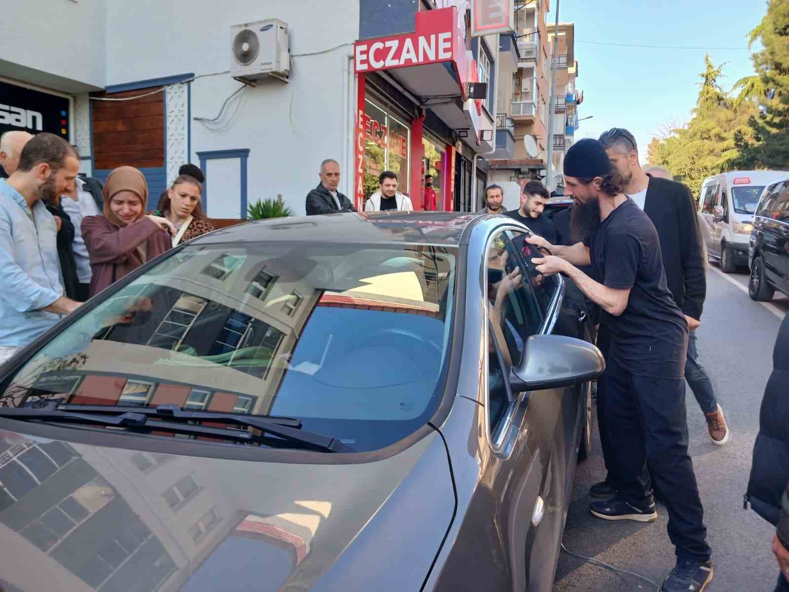 bebek arabada kilitli kaldi genc anne buyuk korku yasadi 2 Ua24t8fR