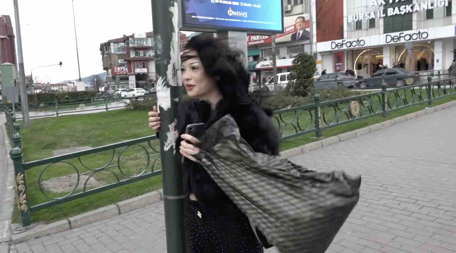 Bebek arabası lodosla birlikte sürüklenerek devrildi 6 bebek arabasi lodosla birlikte suruklenerek devrildi 2 kuD8UUpX