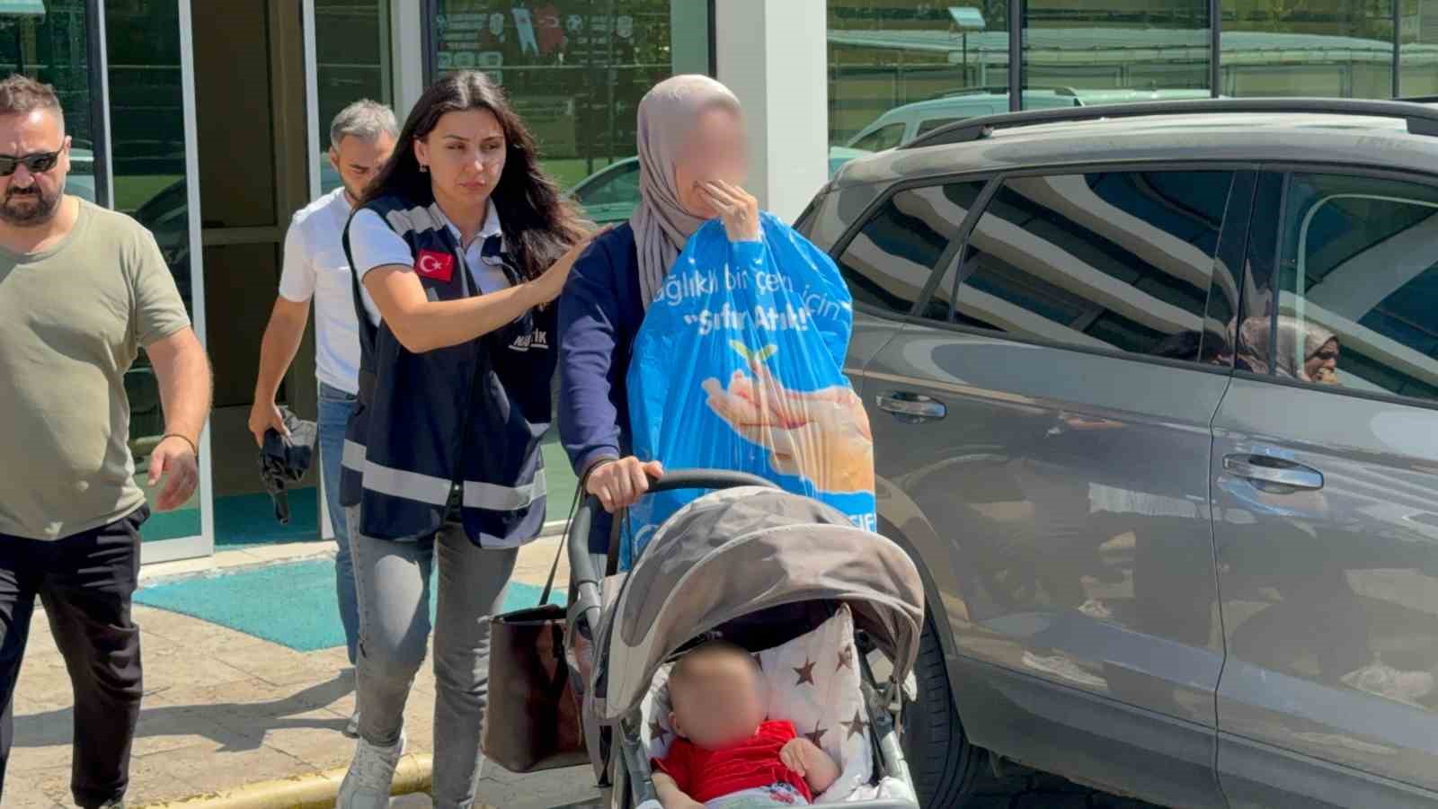 bebek arabasinda 1 kilo metamfetaminle yakalanan kari koca tutuklandi 0 KcSDj9By
