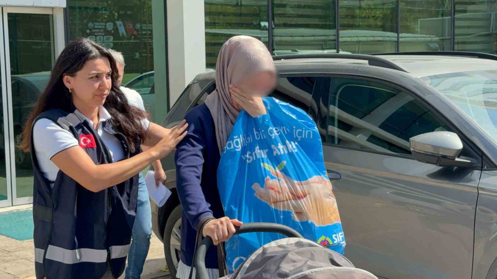 bebek arabasinda 1 kilo metamfetaminle yakalanan kari koca tutuklandi 1 bvHDEj5u