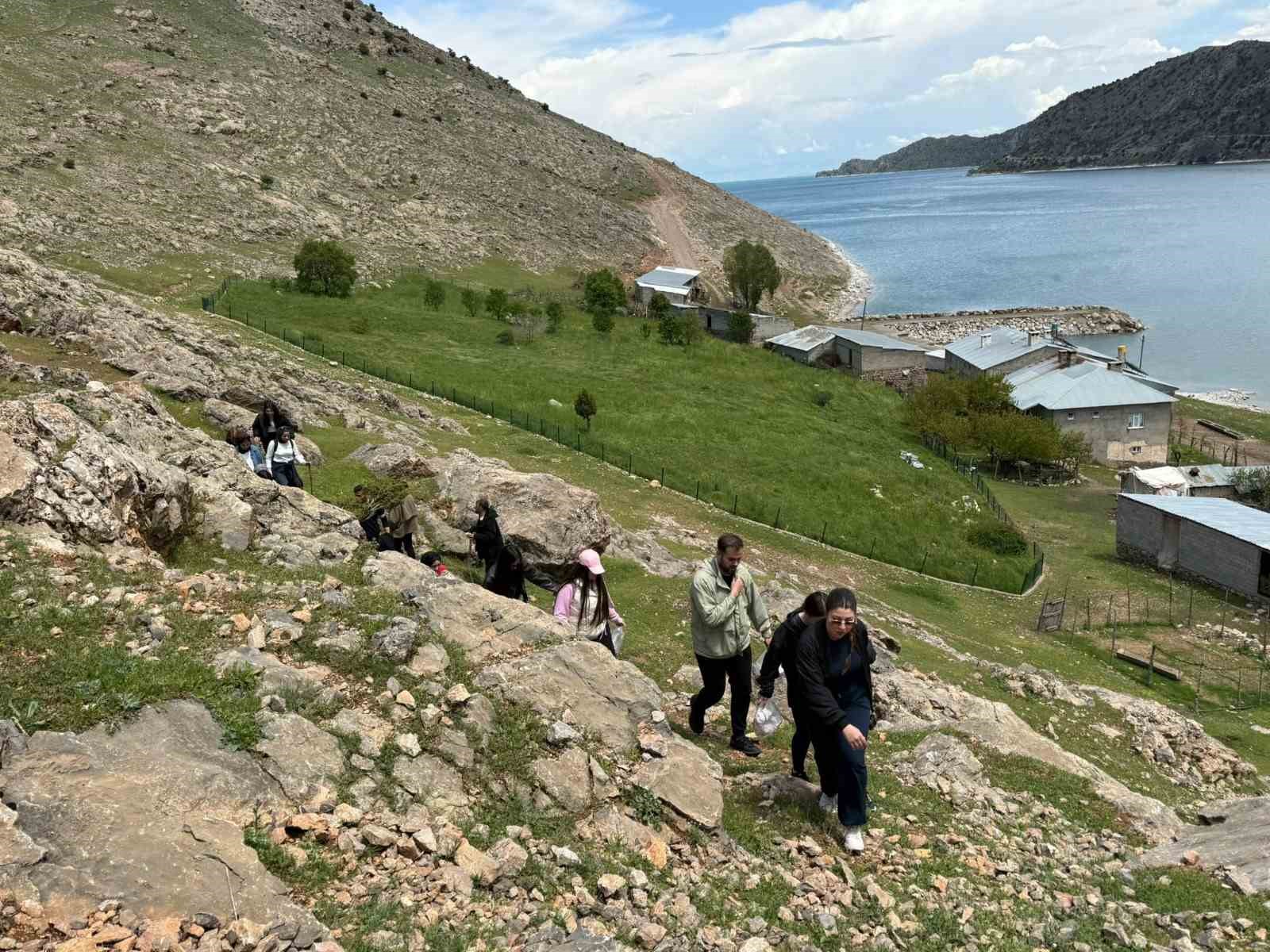 bedosk vanin sakli guzelliklerinden biri olan inkoye yuruyus duzenledi 0 ea4L8JjX