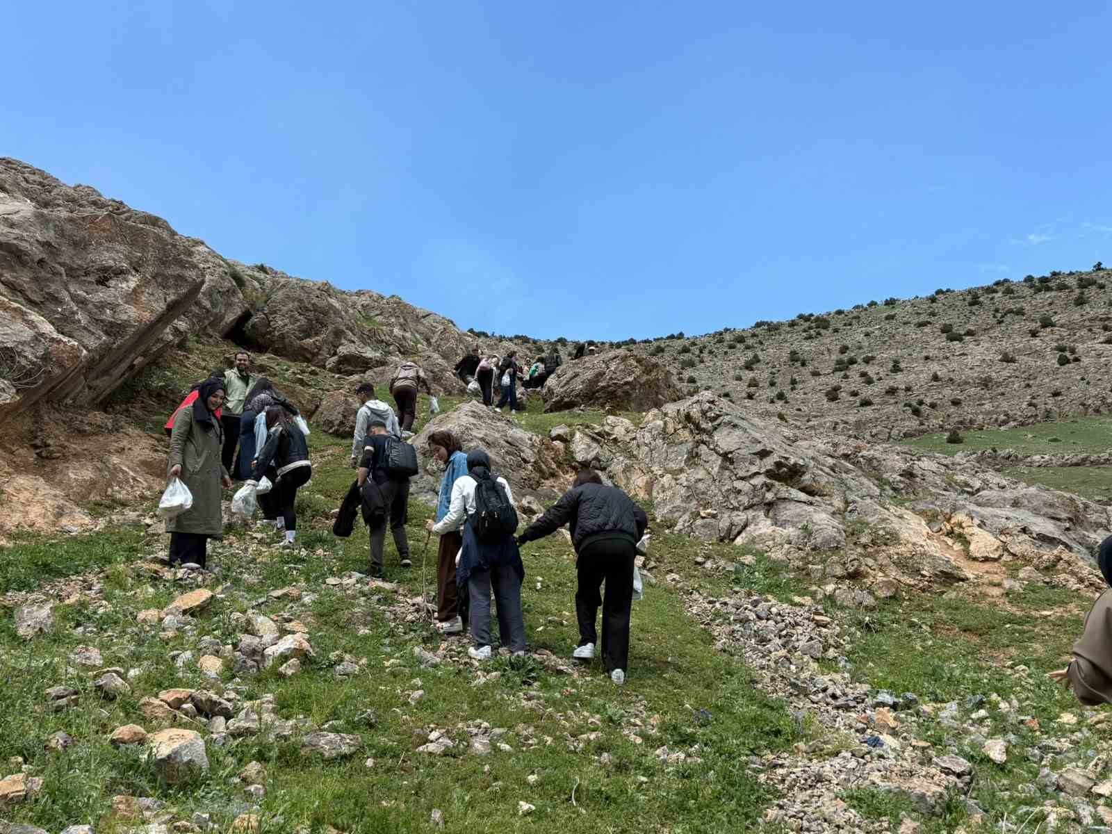 bedosk vanin sakli guzelliklerinden biri olan inkoye yuruyus duzenledi 1 Kap5A7GU