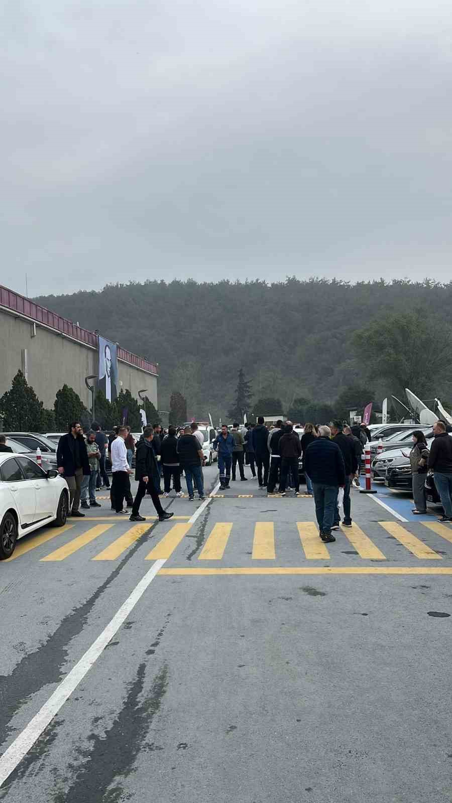 beIN Sports’un televizyon binasına gelen şüpheli paniğe neden oldu: Üzerindeki silah oyuncak çıktı 5 bein sportsun televizyon binasina gelen supheli panige neden oldu uzerindeki silah oyuncak cikti 1 UucMtdKd
