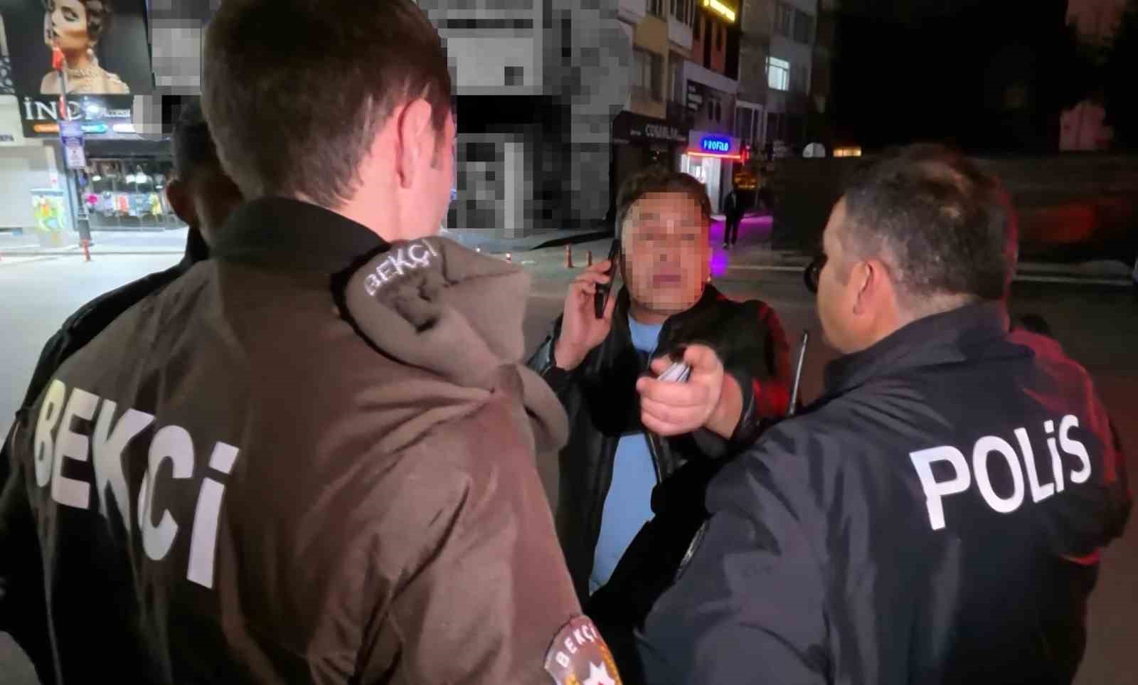"Bekçi beni çeviremez" diyen alkollü şahıs bekçileri polise şikayet etti 4 bekci beni ceviremez diyen alkollu sahis bekcileri polise sikayet etti 0 maW2TEzq