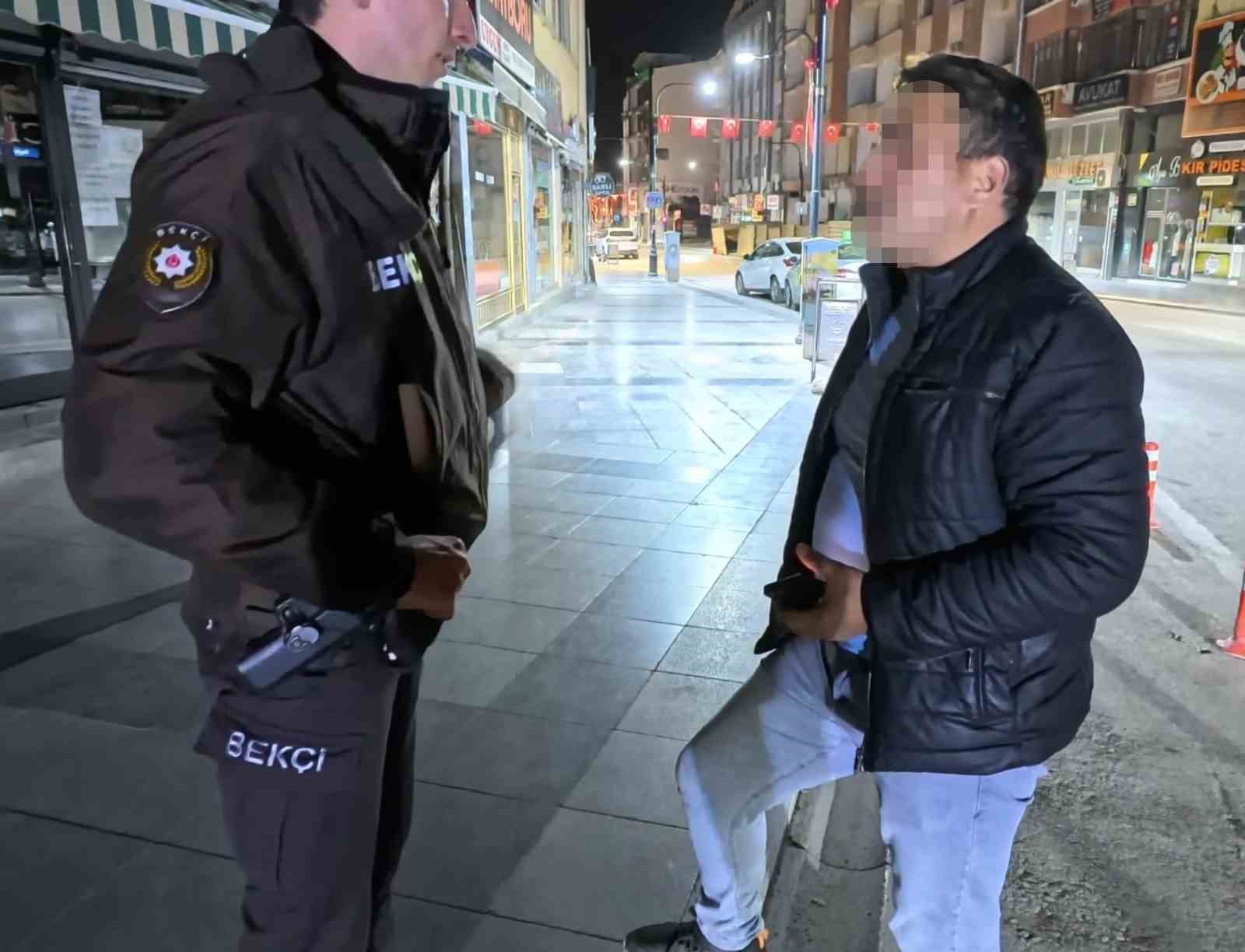 "Bekçi beni çeviremez" diyen alkollü şahıs bekçileri polise şikayet etti 8 bekci beni ceviremez diyen alkollu sahis bekcileri polise sikayet etti 4 lBXG1Ra3