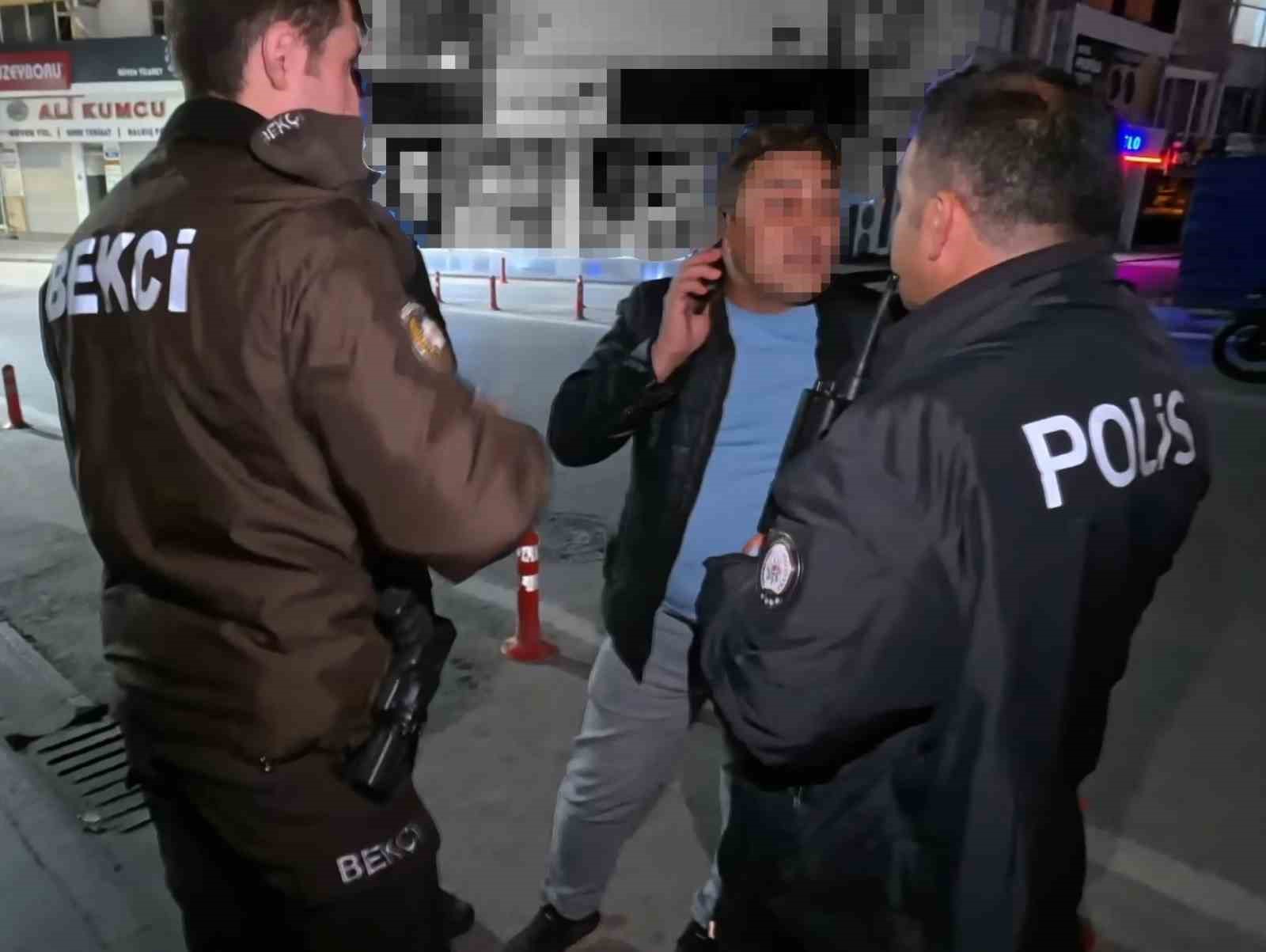 "Bekçi beni çeviremez" diyen alkollü şahıs bekçileri polise şikayet etti 10 bekci beni ceviremez diyen alkollu sahis bekcileri polise sikayet etti 6 MXeBlmS6