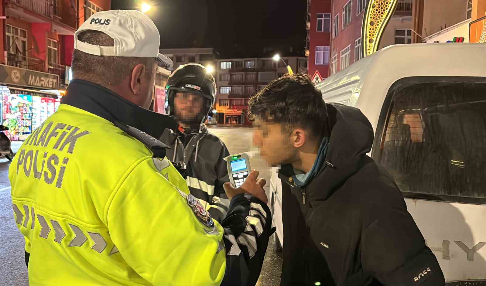 Bekçilere egzoz patlattı, yakalanınca 62 bin lira ceza yiyip ehliyet ve motorundan oldu 6 bekcilere egzoz patlatti yakalaninca 62 bin lira ceza yiyip ehliyet ve motorundan oldu 2 QklrMsfr