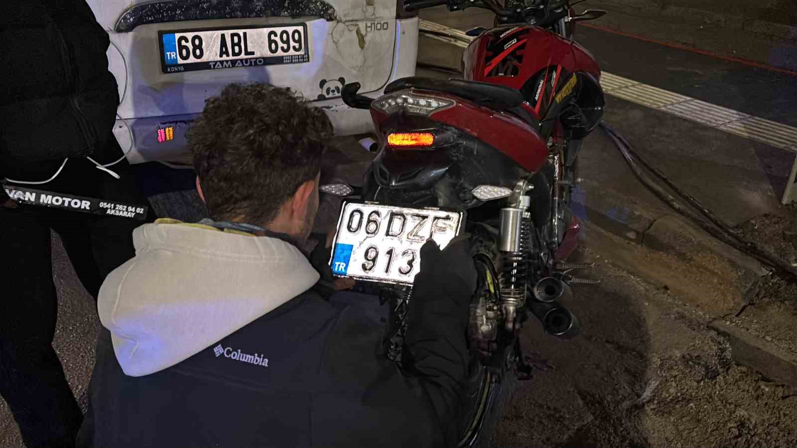 Bekçilere egzoz patlattı, yakalanınca 62 bin lira ceza yiyip ehliyet ve motorundan oldu 7 bekcilere egzoz patlatti yakalaninca 62 bin lira ceza yiyip ehliyet ve motorundan oldu 3 9lTQEh8Y