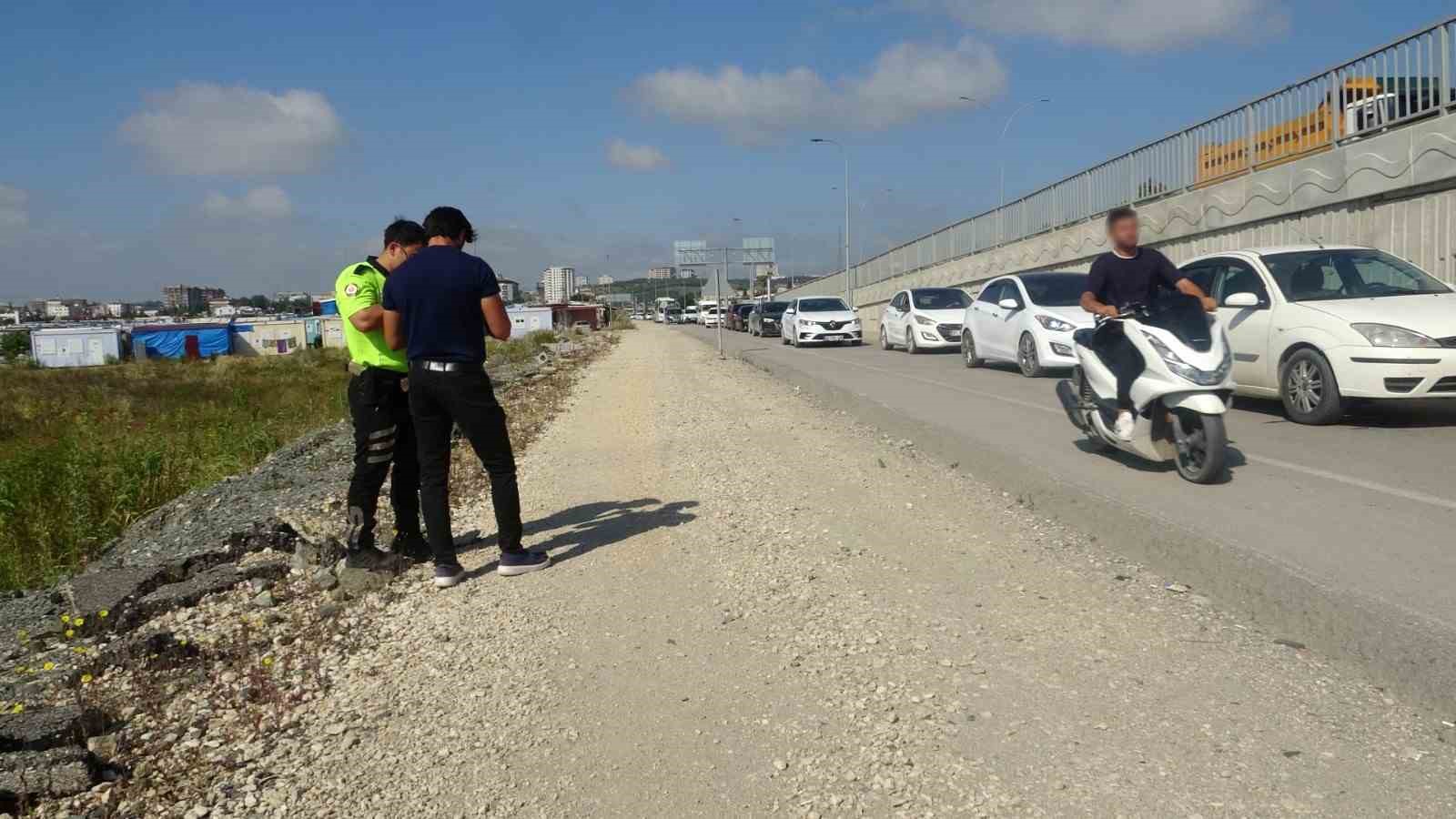 Bekleyen onlarca sürücüyü hiçe sayarak ’kaynak’ yapan sürücüler dron kamerasıyla tespit edildi 6 bekleyen onlarca surucuyu hice sayarak kaynak yapan suruculer dron kamerasiyla tespit edildi 2
