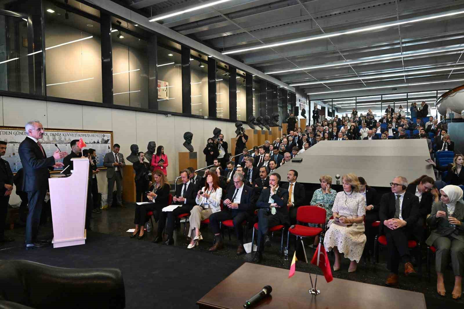 belcika kralicesi mathildenin katildigi programda ulastirma konusu masaya yatirildi 1 3C7l8tC4