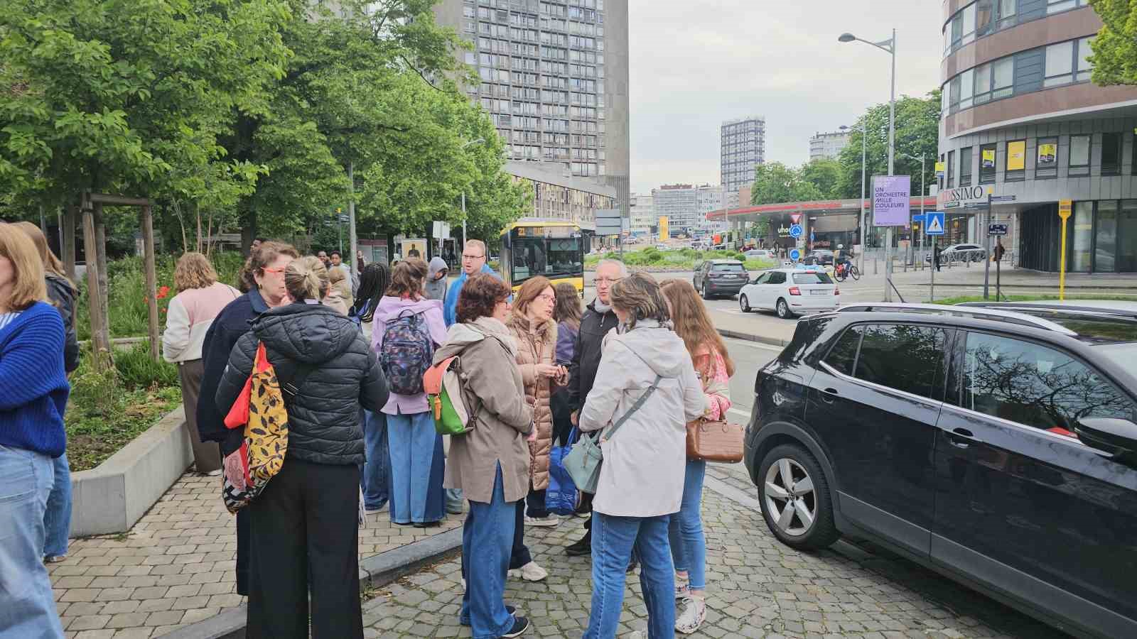 belcikada greve giden ogretmenler okullara barikat kurdu 10 6Vpjdvi9