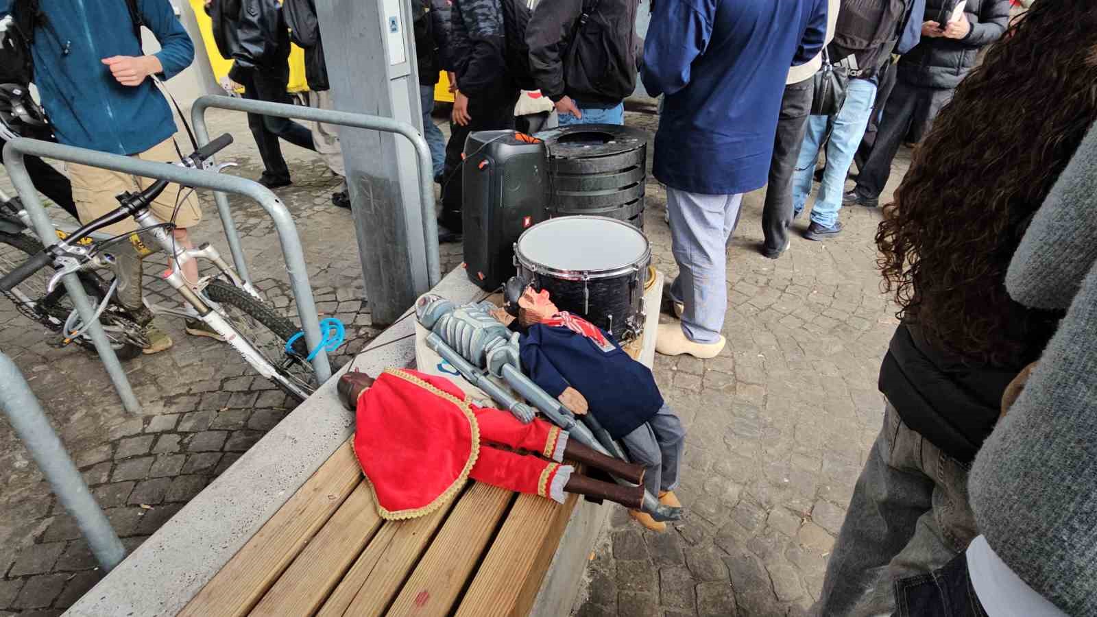 belcikada greve giden ogretmenler okullara barikat kurdu 4 KEhY3Tch