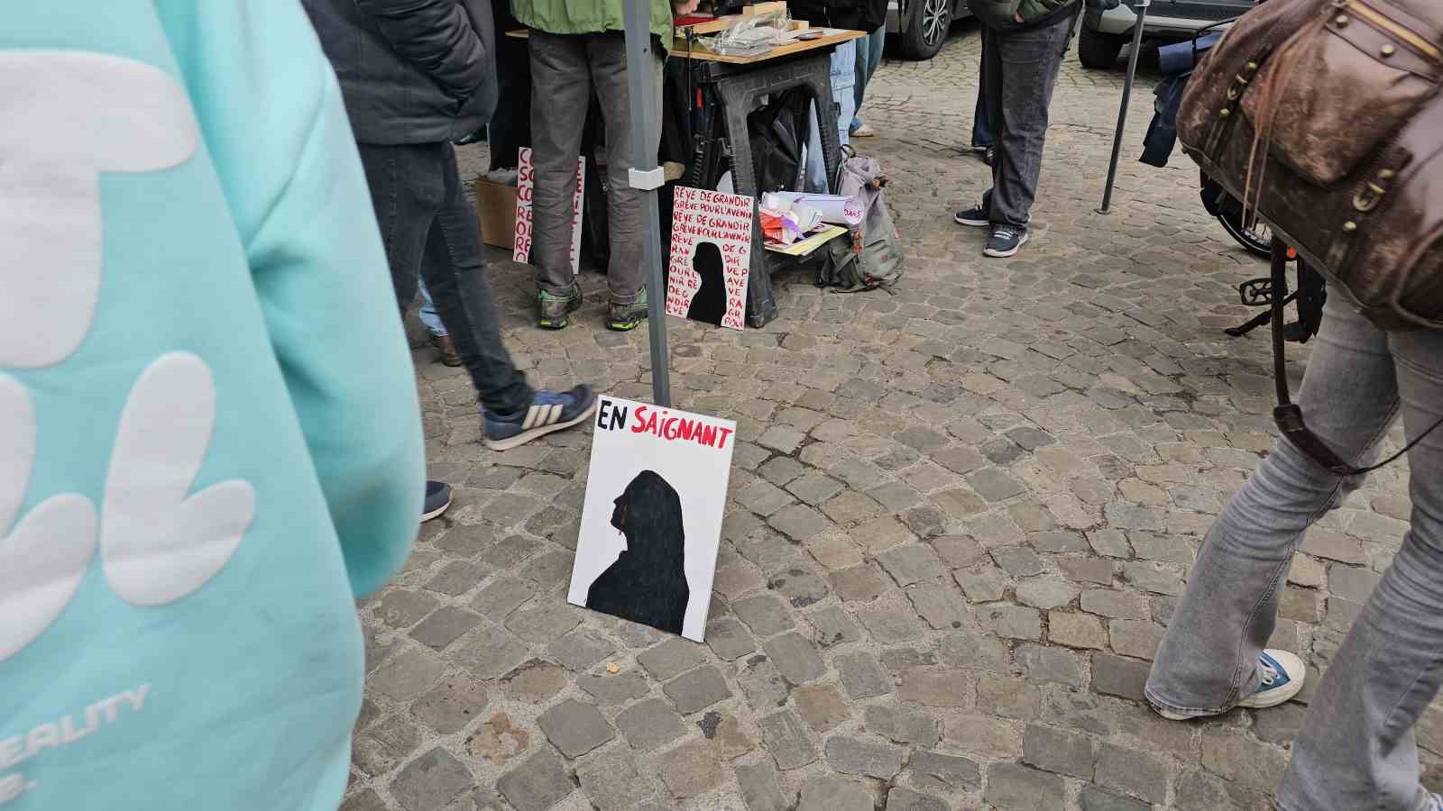belcikada greve giden ogretmenler okullara barikat kurdu 7 t9nW3FJF