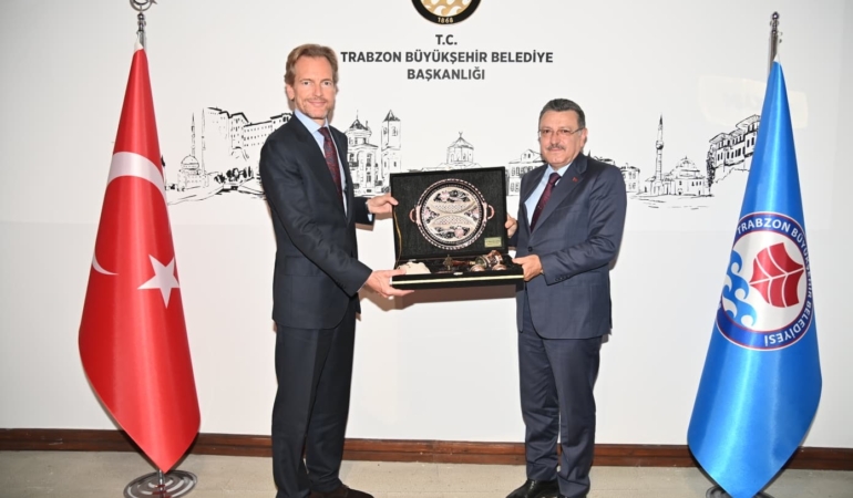 belcikanin-ankara-buyukelcisi-hendrik-van-de-velde-balik-ve-findik-bizim-icin-de-onemli-D8DgWKgZ.jpg