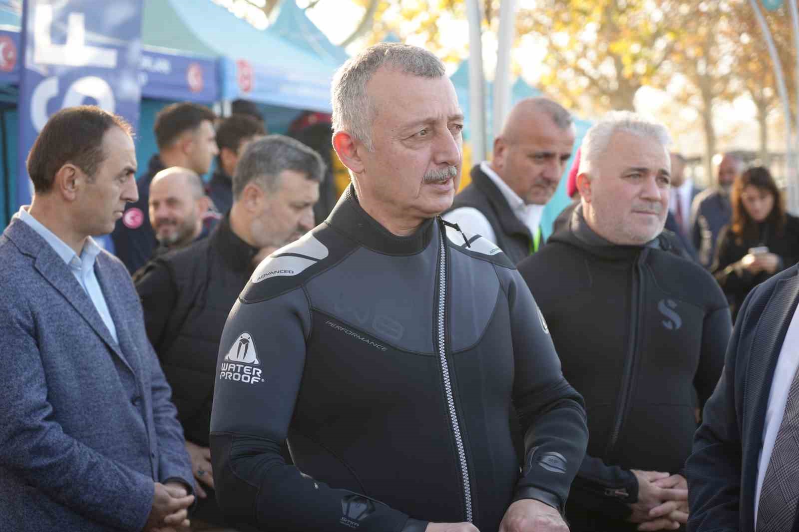 belediye baskani dalgic kiyafeti giydi dibe indi gordugu manzara sasirtti 5 JY7hOKiY