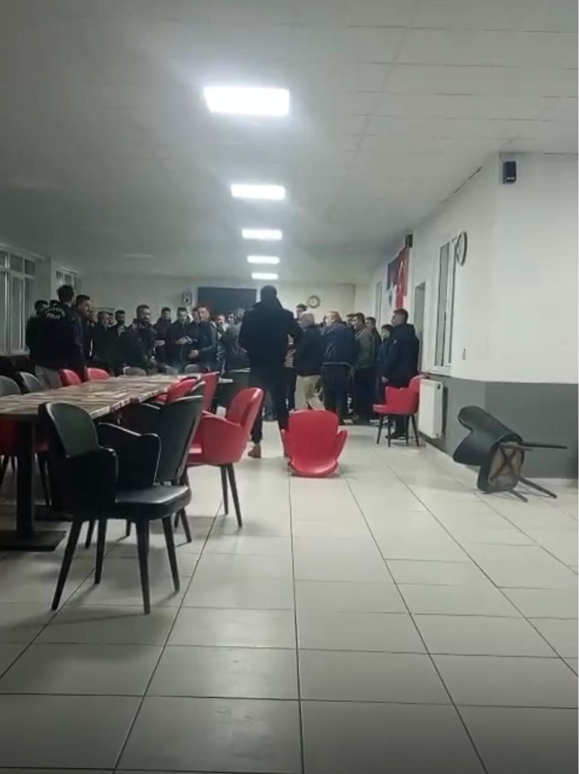 belediye baskaninin sopayla gencleri dovdugu iddia edildi 3 U4faG2kv