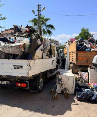 belediye-bosaltiyor-o-dolduruyor-daha-once-2-operasyonda-16-kamyon-cop-cikan-evden-4-I3FzJt28.jpg