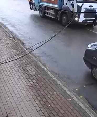 belediye-iscisinin-hayatini-kaybettigi-korkunc-kaza-kamerada-J1wXsSRP.jpg