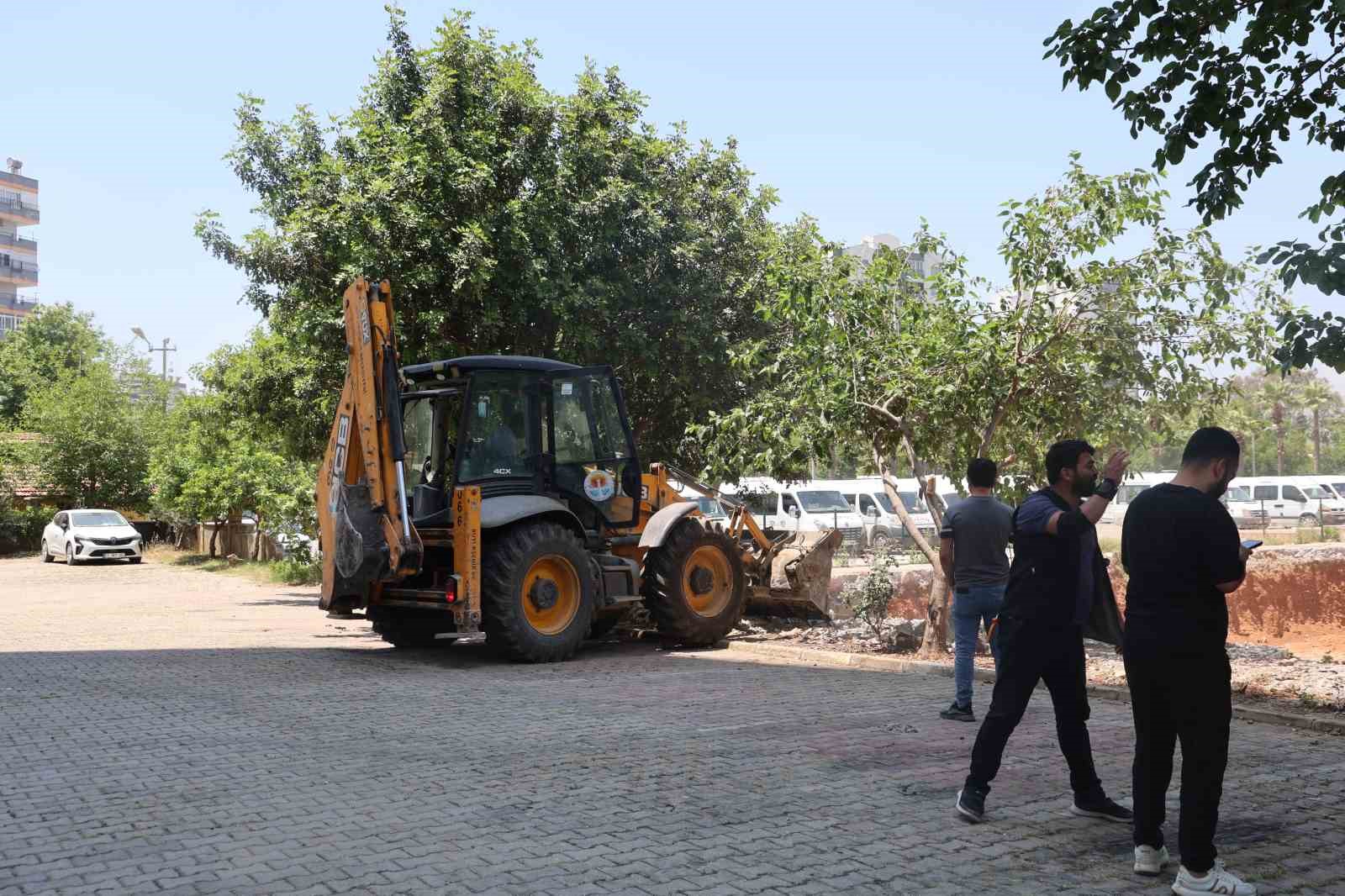 belediye itfaiye binasi icin apartmanin istinat duvarini yikti 1 gcTVKtzd
