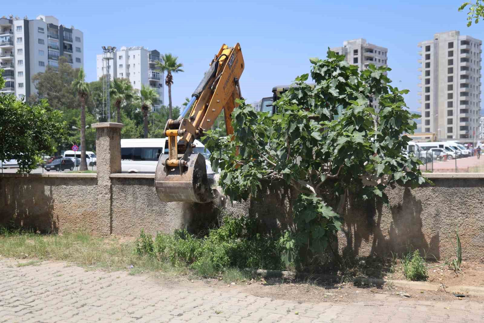 belediye itfaiye binasi icin apartmanin istinat duvarini yikti 2