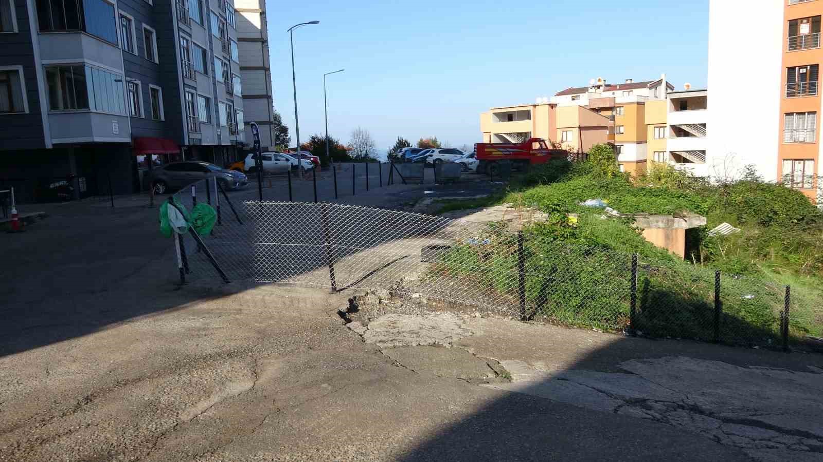 belediye kamulastirma bedelini odemeyince sahipleri yolu cit cekip kapatti 2 OSMp1ihO