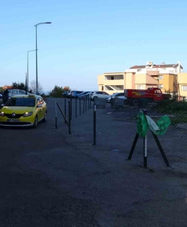 belediye-kamulastirma-bedelini-odemeyince-sahipleri-yolu-cit-cekip-kapatti-UdSUJeIl.jpg