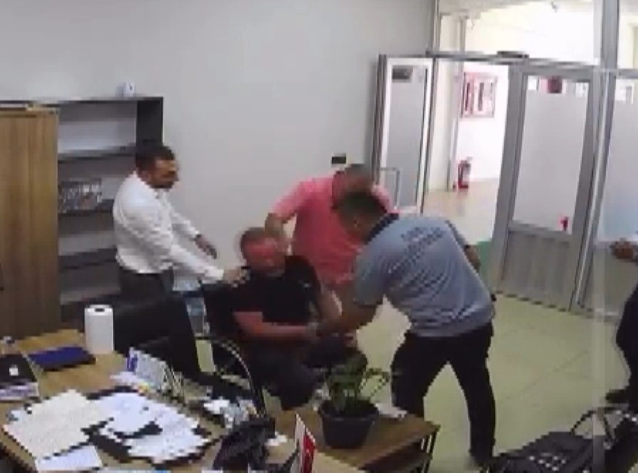 belediye onunde kendisini atese vermisti olayin kamera goruntuleri ortaya cikti 1 kTCJkvvz
