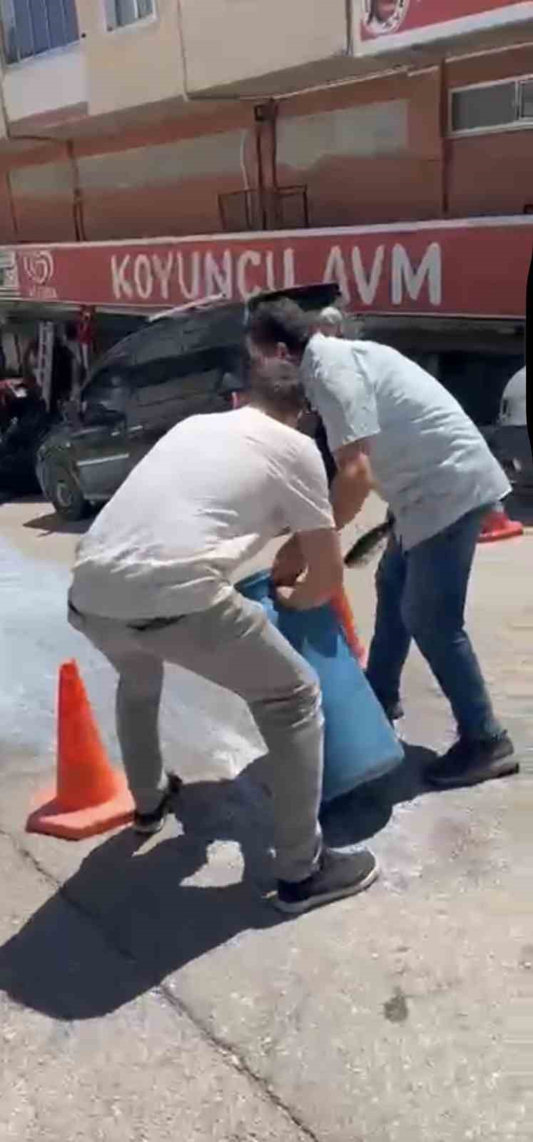 belediye onune sut dokme eyleminin ardindaki gercek ortaya cikti 0 diyzGjUG