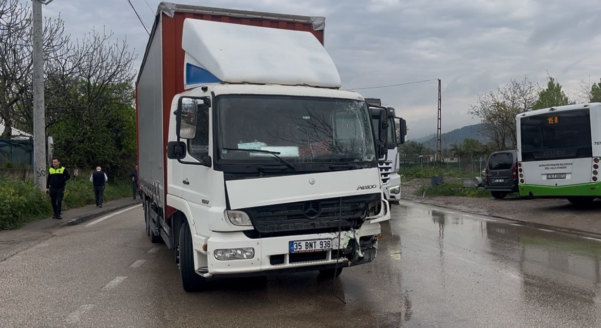 belediye otobusu ile nakliyat kamyonu carpisti 2 yarali 1 iPOiriWL