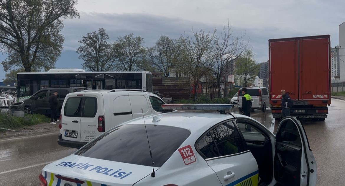 belediye otobusu ile nakliyat kamyonu carpisti 2 yarali 2