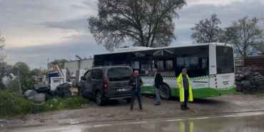 belediye-otobusu-ile-nakliyat-kamyonu-carpisti-2-yarali-34wV8zVa.jpg