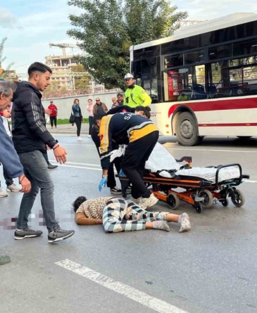 belediye-otobusunun-carptigi-kadin-agir-yaralandi-p5Y2xZZ7.jpg