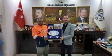 belediye-personeli-haraketliyle-yurekleri-isitti-xy4JBEnu.jpg