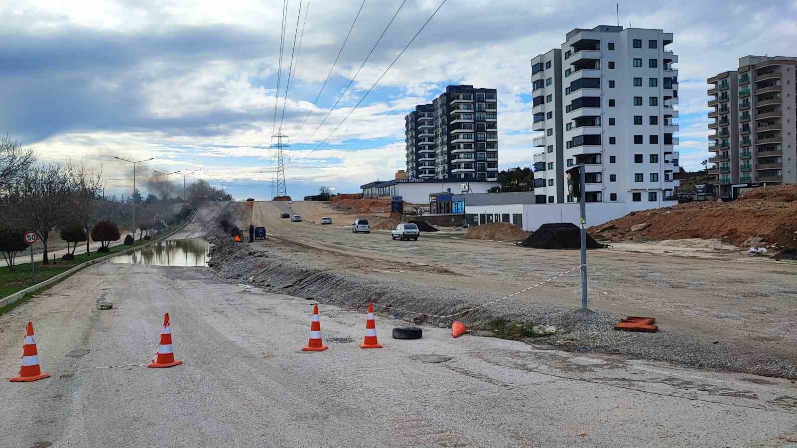 Belediye su tahliyesi yerine yolu kapattı, yapım aşamasındaki yolu açtı 5 belediye su tahliyesi yerine yolu kapatti yapim asamasindaki yolu acti 1 5dBkGpI4