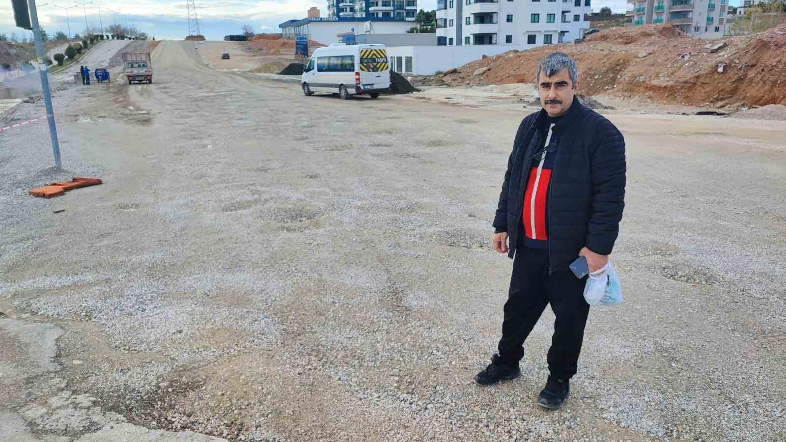 Belediye su tahliyesi yerine yolu kapattı, yapım aşamasındaki yolu açtı 6 belediye su tahliyesi yerine yolu kapatti yapim asamasindaki yolu acti 2 sZVDVAsD