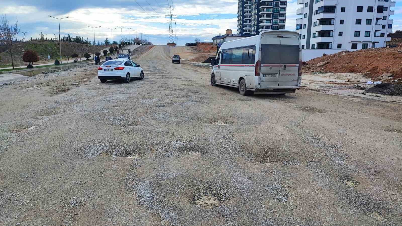 Belediye su tahliyesi yerine yolu kapattı, yapım aşamasındaki yolu açtı 7 belediye su tahliyesi yerine yolu kapatti yapim asamasindaki yolu acti 3 iHkn7RAE