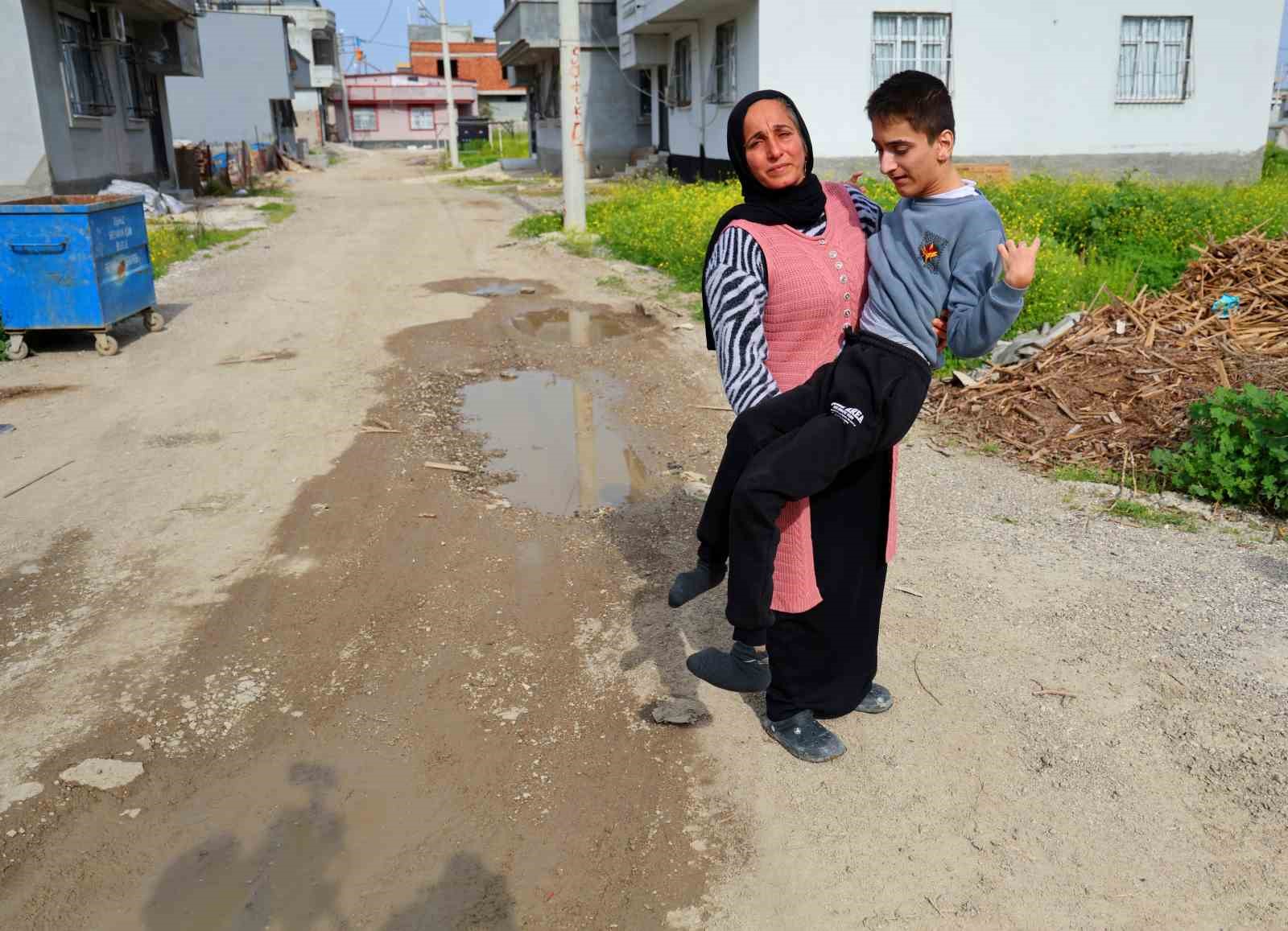 belediye yolu yapmadi engelli evladiyla perisan oldu 0 sRsmz49e