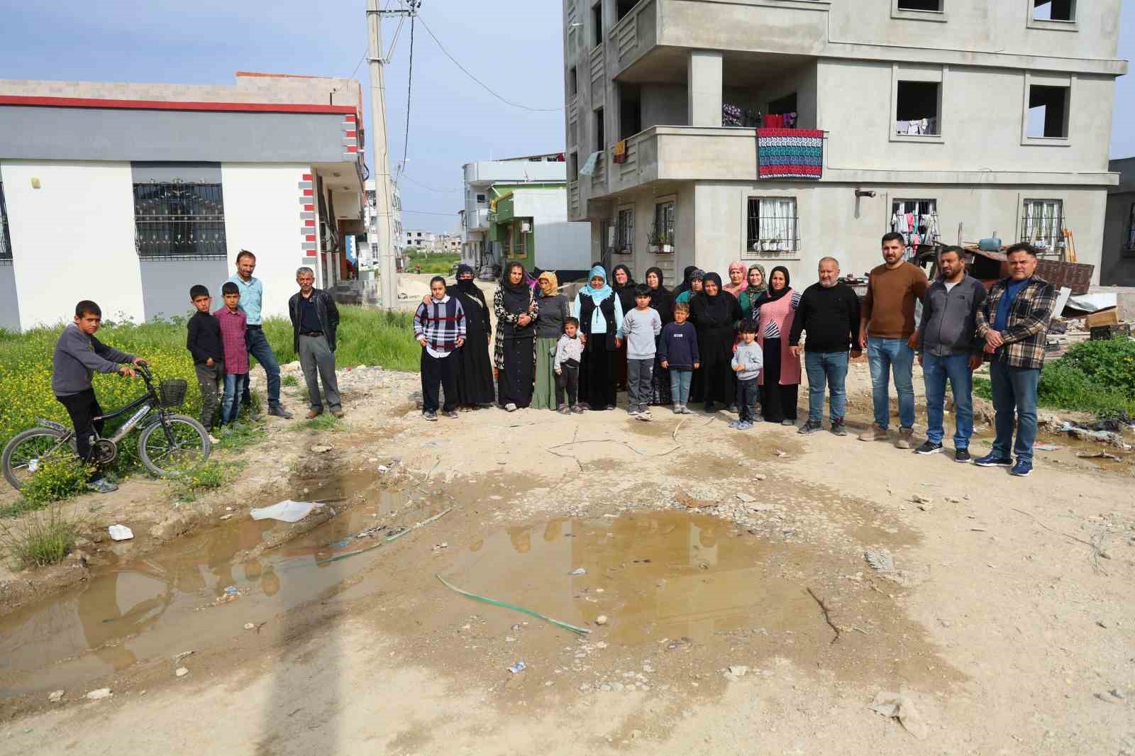 belediye yolu yapmadi engelli evladiyla perisan oldu 1 GCyFbkCO